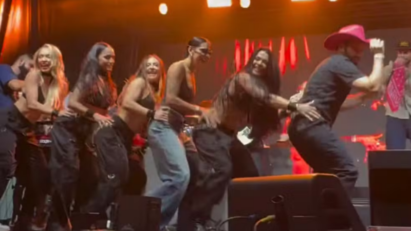 Ana Castela pula no palco e surpreende com coreografia explosiva no show do namorado Zé Felipe