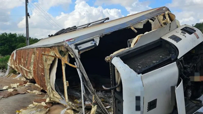 Horror na BR-101: Caminhão mata três motociclistas em acidente chocante na Zona da Mata Norte