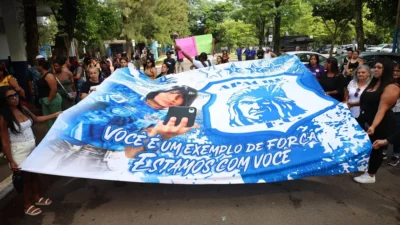 VÍDEO ESCANDALOSO: Familia da jovem arrastada na Marginal Tietê explode em desespero no velório e clama por justiça.