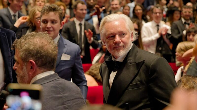 ASSANGE EXPLODE: Queixa criminal contra Nobel premiar María Corina causa maior crise da história!