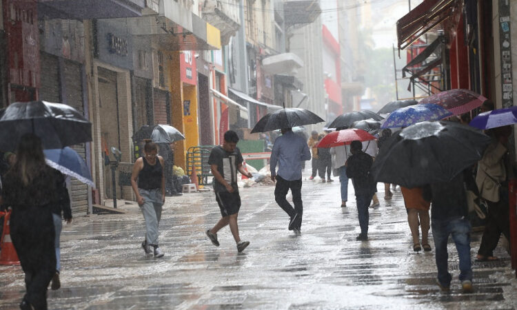 Alerta Máximo: Tempestades Fortes Devastam 5 Estados no Fim de Semana!