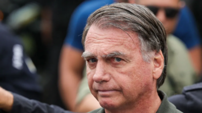 Escândalo no Exército: Processo para cassar porte de arma de Bolsonaro e generais causa crise institucional