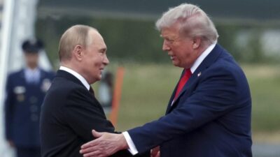 Trump Prioriza Putin sobre Zelensky: Conversa Secreta Produtiva Antes de Encontro Crítico Gera Escândalo Diplomático!