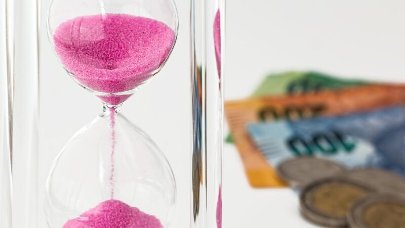 Investir ou Poupar Dinheiro: Descubra o Melhor Caminho para Seu Futuro