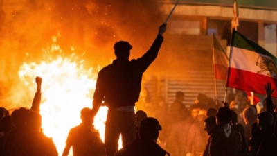 IRÃ EM PÂNICO: PROTESTOS VIRAM MASSACRE GOVERNAMENTAL E DEIXAM MILHARES DE MORTOS EM REPRESSÃO SANGRENTA