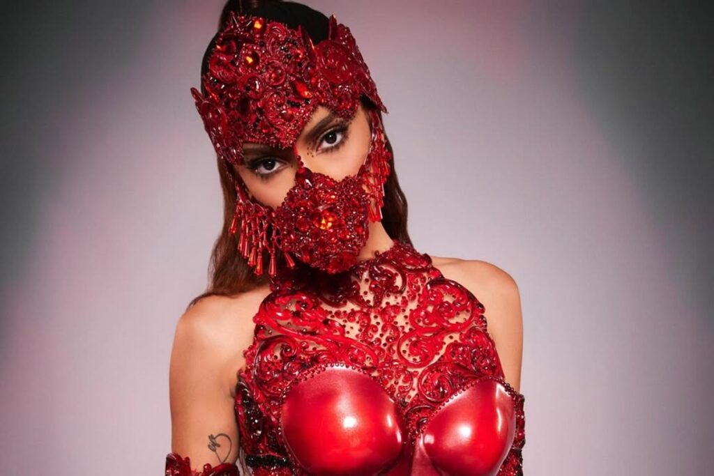 Explosão no palco! Anitta enfrenta escândalo com grupo religioso que invadiu show para pregar