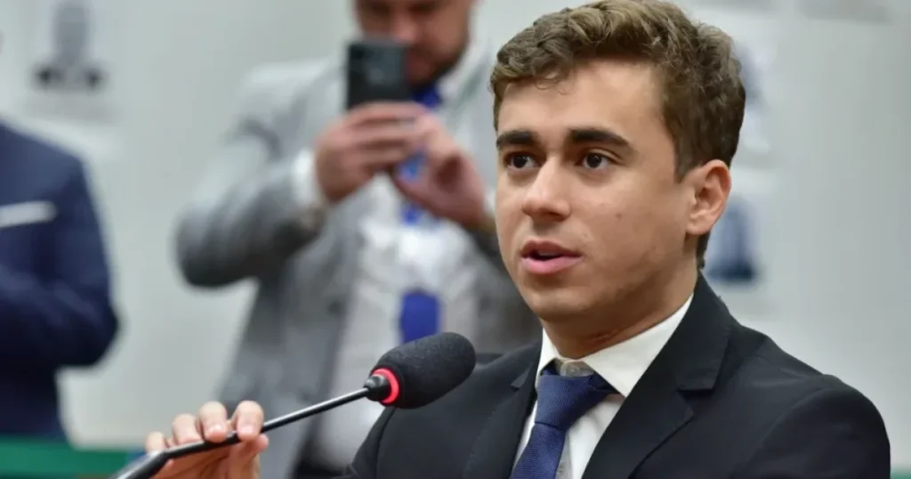 Nikolas ataca padre que bloqueou comunhão a fiéis e chama de ‘militante’