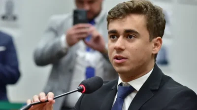 Nikolas ataca padre que bloqueou comunhão a fiéis e chama de 'militante'