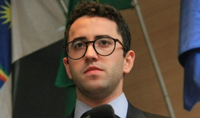 VEREADOR JOVEM DO RECIFE EXPÕE ESCÂNDALO: DESTRÓI REPUTAÇÃO DO PREFEITO E REVELA GRANDE FRAUDE