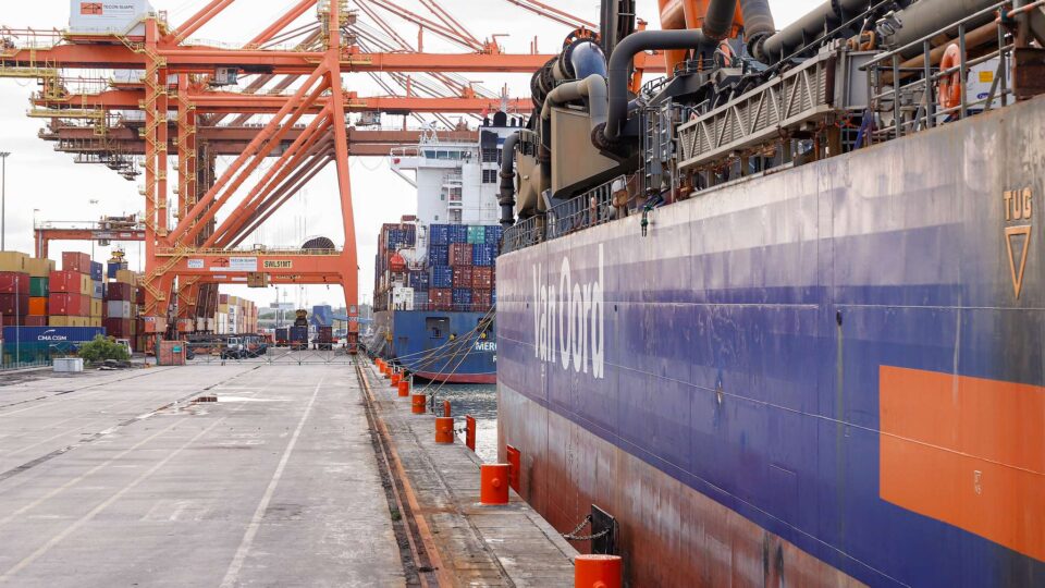 IMPÉRIO COMERCIAL: Brasil DOMINA Nova Tarifação dos EUA, Revela Jornal Britânico