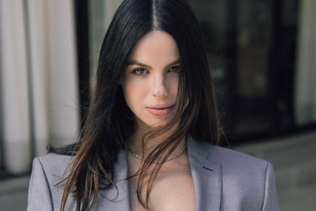 Drama nos bastidores: cão de Sthefany Brito é vítima de surto de porco-espinho e precisa de internação urgente; veja