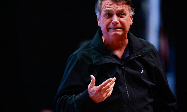 Bolsonaro na UTI: médico confirma estado grave e sem previsão de alta