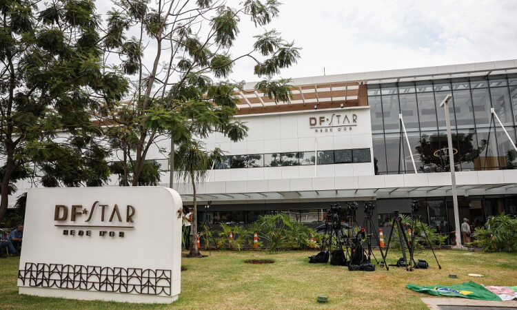 Bolsonaro Internado: Jornalistas Intimidados ao Cobrir Caso, Associações Repudiam Ataque Impressionante