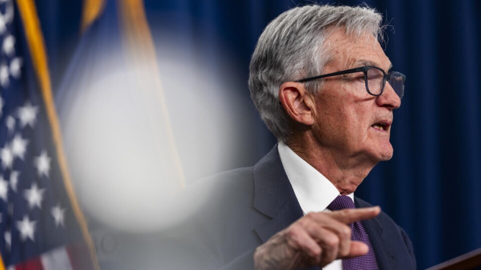POWELL FAZ ÚLTIMA DECISÃO HISTÓRICA: Fed mantém juros entre 3,5% e 3,75% – Mercado mundial em alerta total!