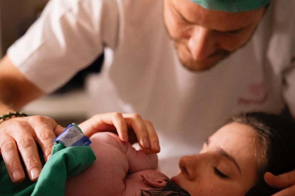 Camila Queiroz QUEBRA o silêncio! Fotos INÉDITAS da filha pela 1ª vez são reveladas