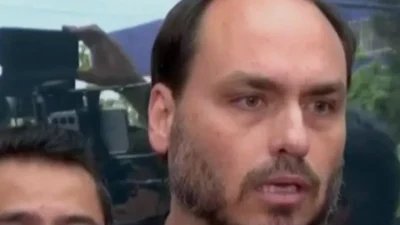 BREAKING NEWS: Carlos Bolsonaro confirma ex-presidente em sala de cirurgia URGENTE