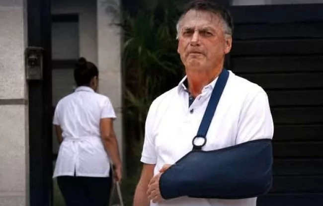 Paranoia no Planalto: Moraes determina apreensão do celular da cozinheira de Bolsonaro em operação surpresa!