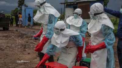 OMS declara alerta máximo para Ebola no Congo: risco agora é 'muito alto' e ameaça global se alastrando