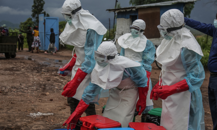 OMS declara alerta máximo para Ebola no Congo: risco agora é ‘muito alto’ e ameaça global se alastrando