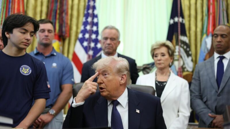 ESCÂNDALO: Trump EXPLODE contra Papa: 'Colocando CATÓLICOS em PERIGO' - Ataque Sem Limites ao Vaticano