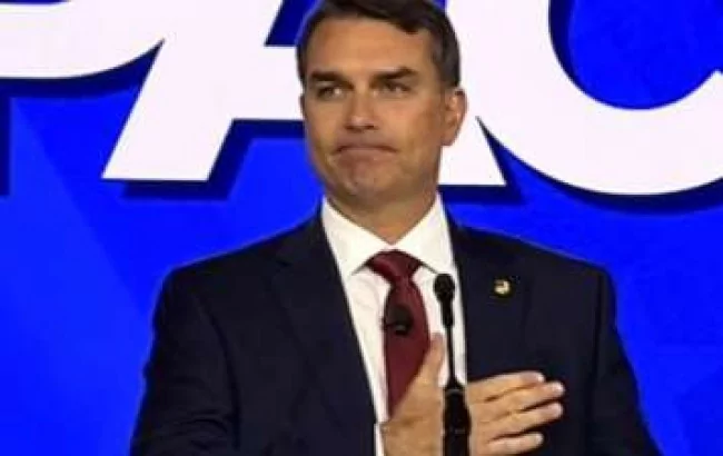 Ex-presidente da República surpreende e declara voto em Flávio Bolsonaro no 2º turno veja o vídeo