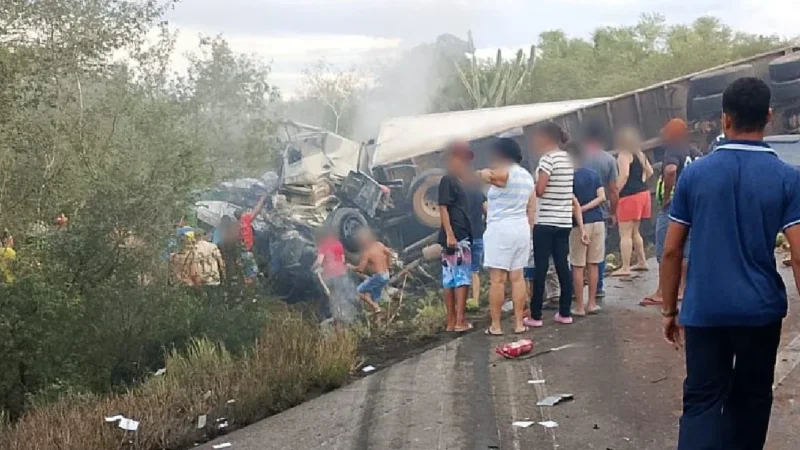 Desastre na BR-116: Horror! 16 membros da mesma família morrem em colisão