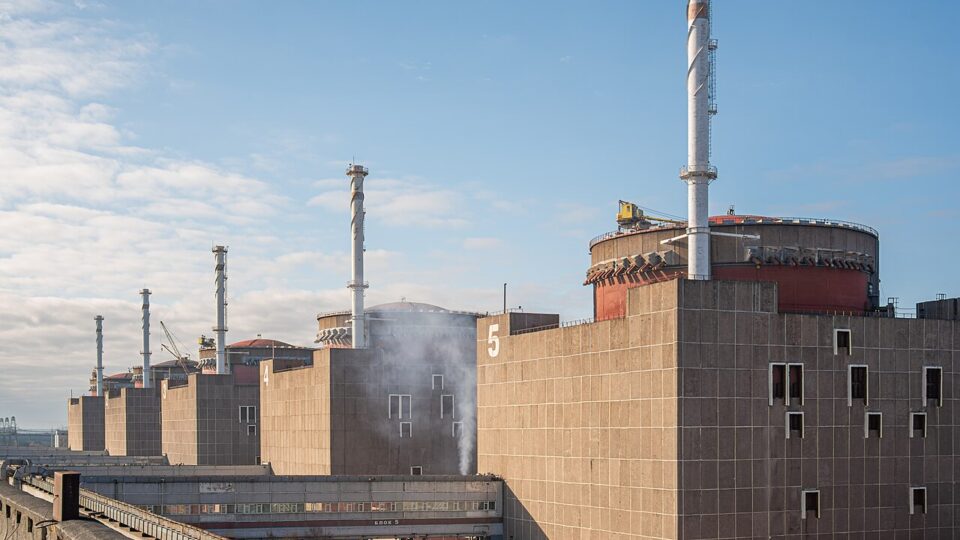 EMERGÊNCIA NUCLEAR: Drone ucraniano ataca maior usina da Europa, Rússia acusa Kiev